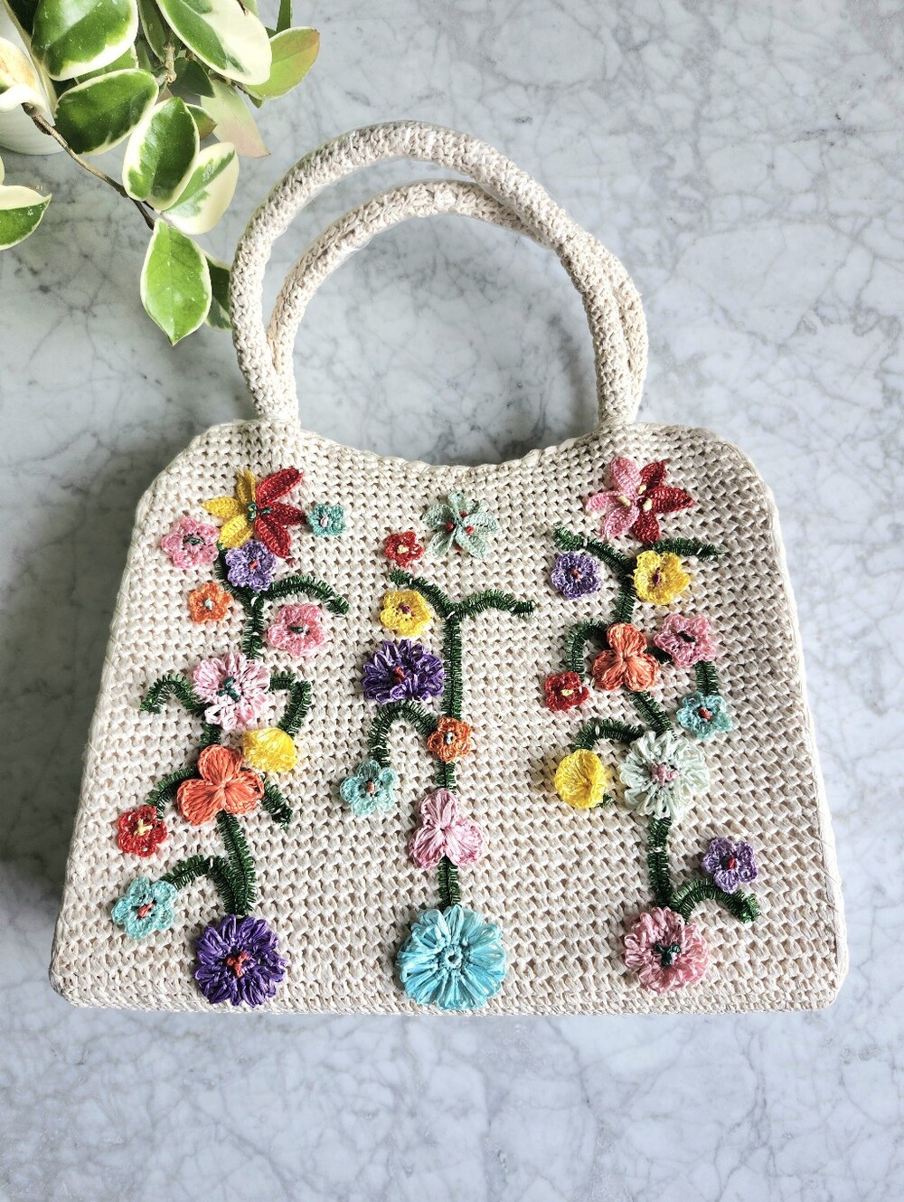 🌼 Vintage 60's Garay woven straw raffia purse adorned with flowers